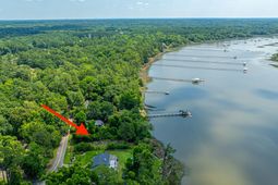 6076 Overlook Road photo 4