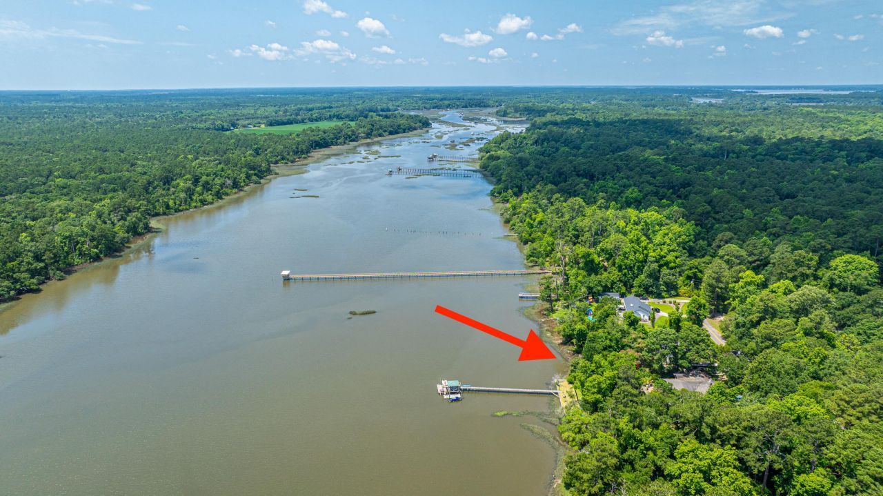 6076 Overlook Road Photo 6