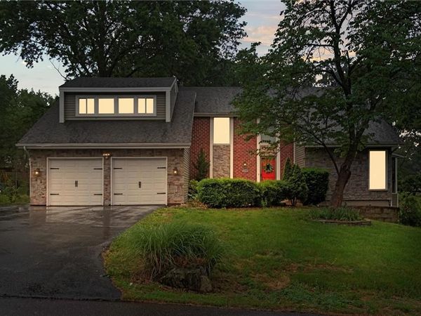 12343 PINEHURST Drive, Kansas City, KS 66109