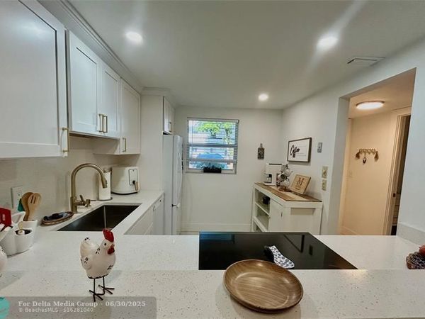 3060 Holiday Springs Boulevard, Unit 102, Margate, FL 33063