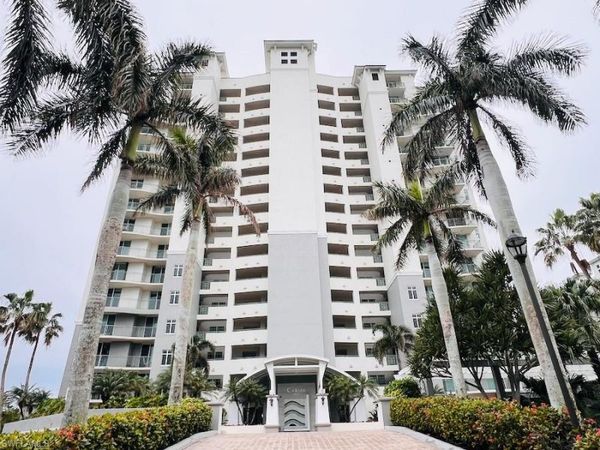 425 Cove Tower DR, Unit 902, NAPLES, FL 34110