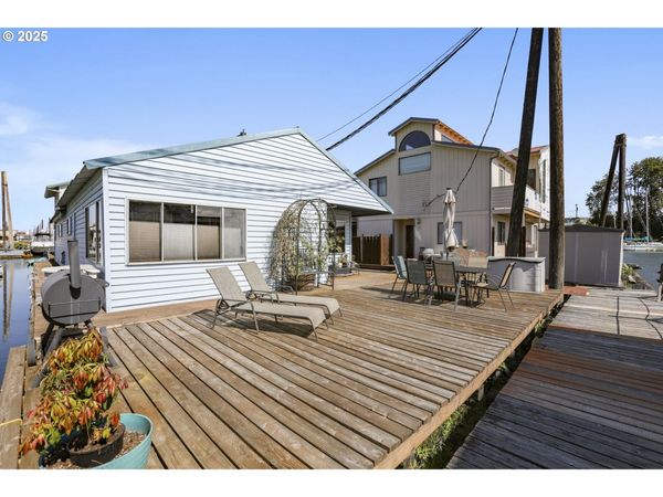 331 NE Bridgeton, Unit 7, Portland, OR 97211