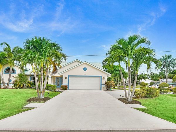 702 SE Adams Court, Port Saint Lucie, FL 34984