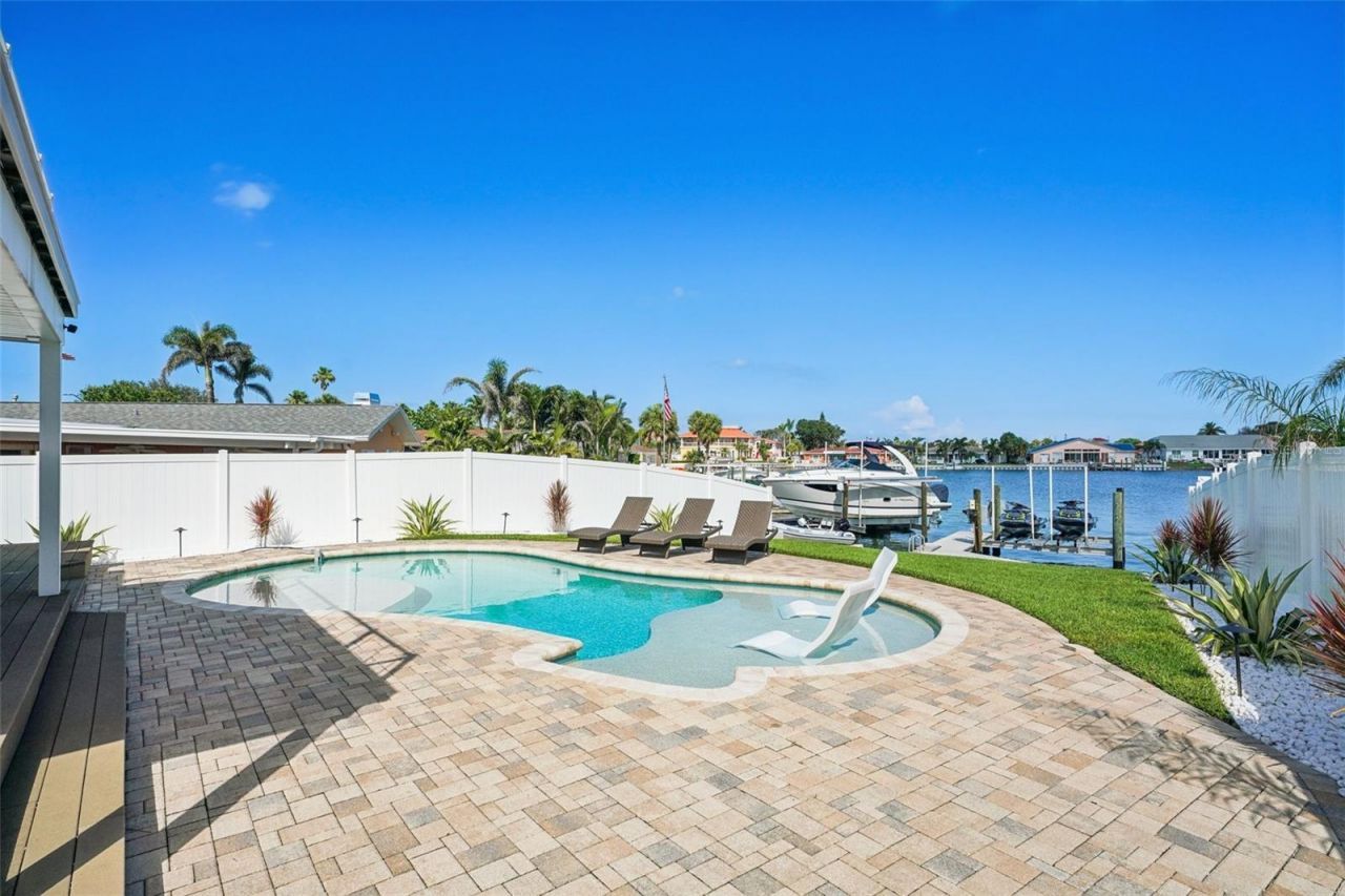 311 22nd Street, Belleair Beach, FL 33786 Photo