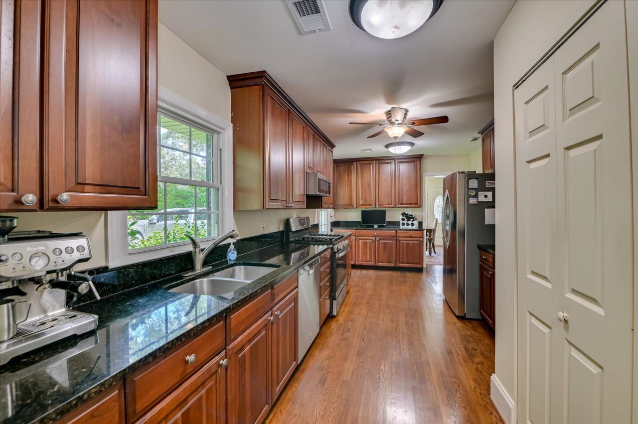 215 SE Barnard Avenue Photo 13