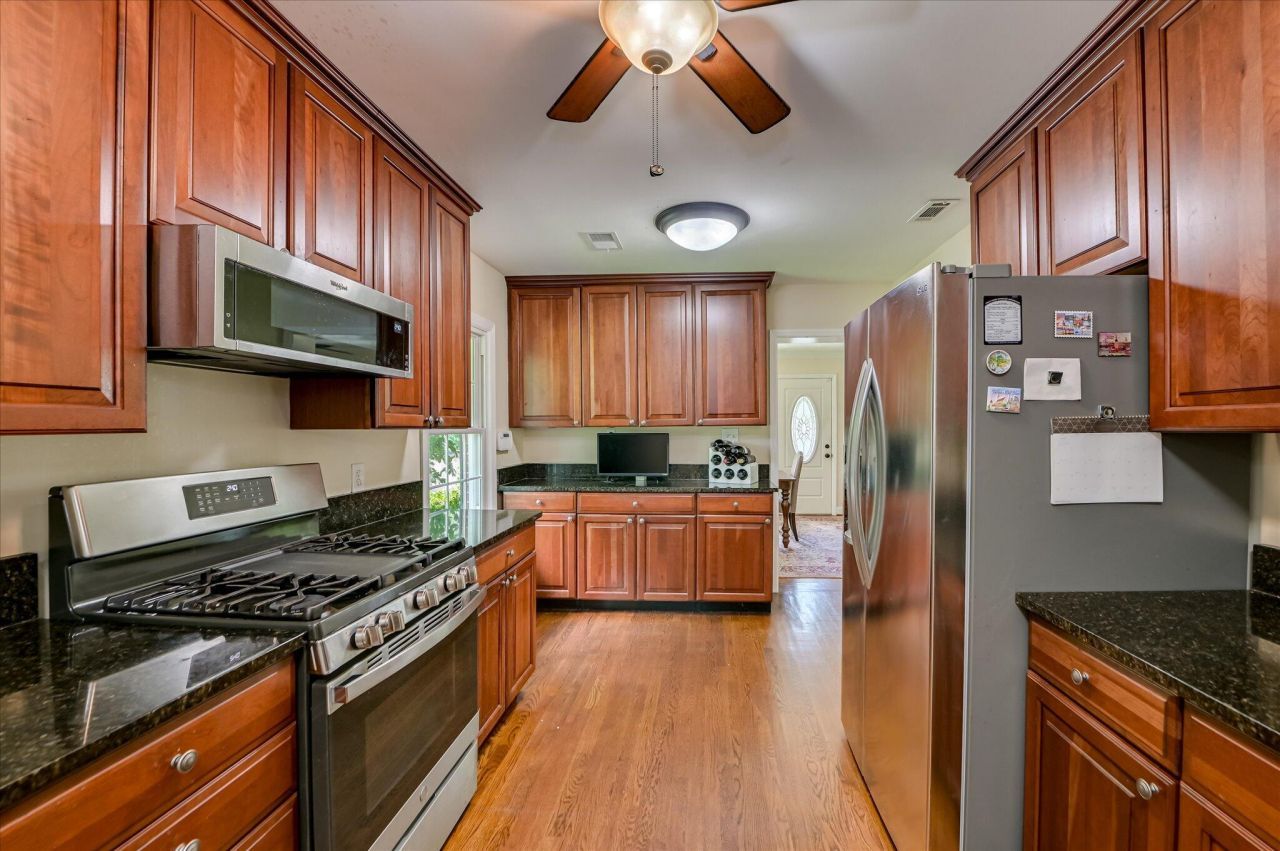 215 SE Barnard Avenue Photo 14