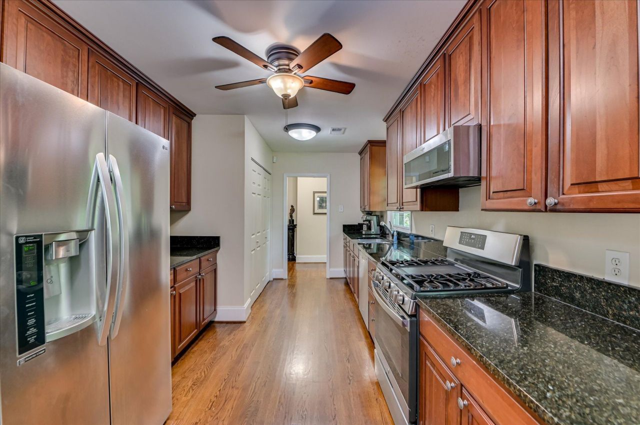 215 SE Barnard Avenue Photo 15