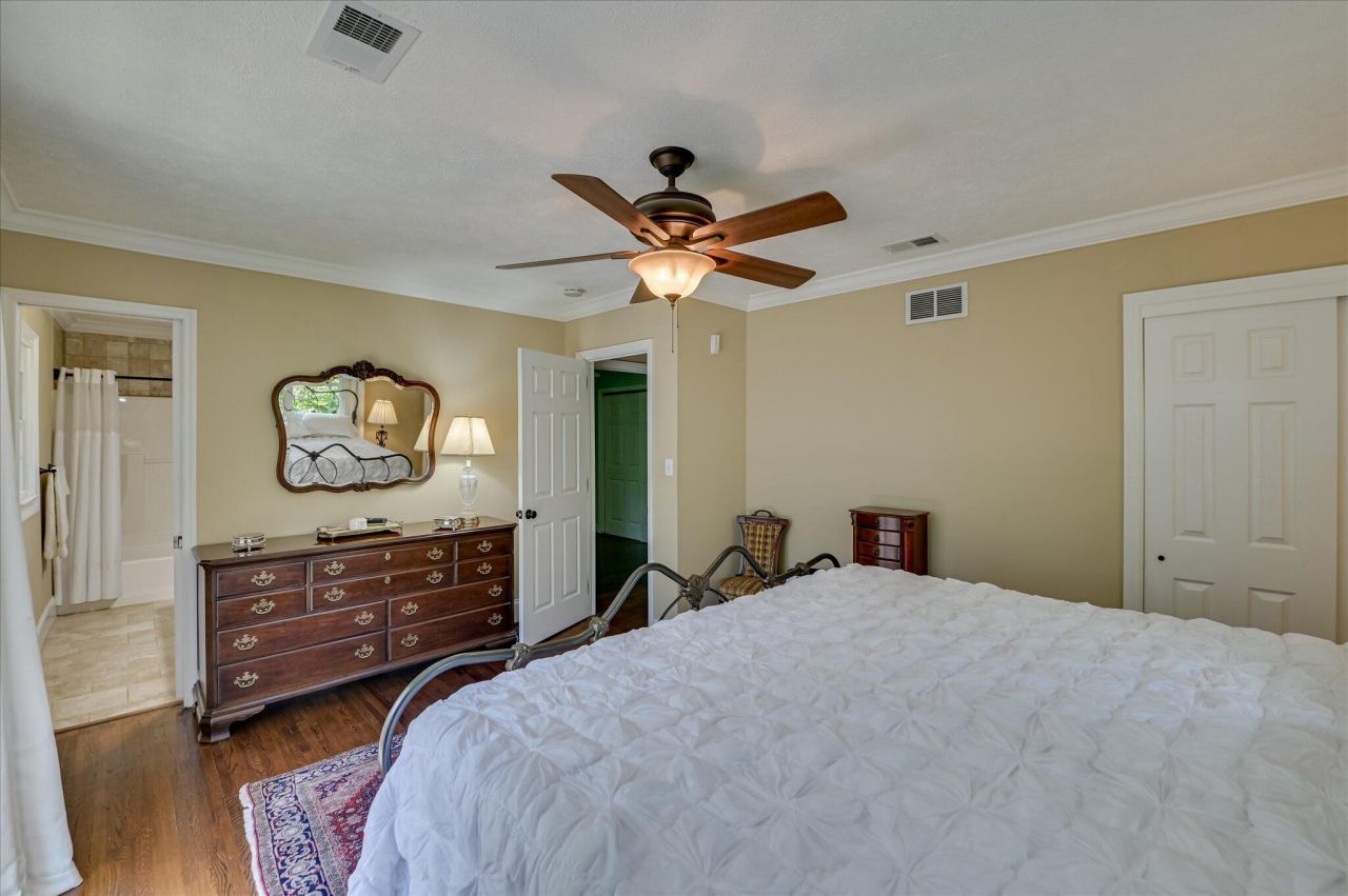 215 SE Barnard Avenue Photo 18