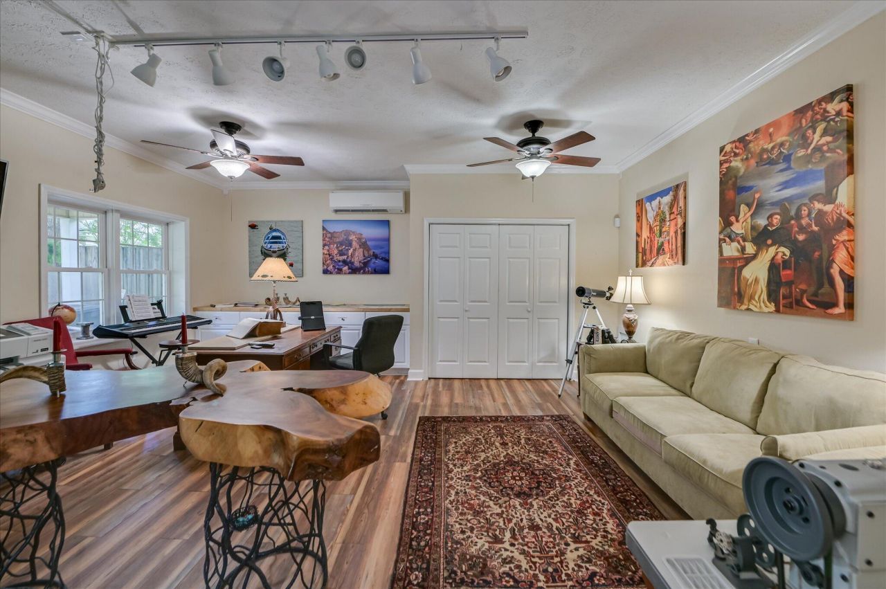 215 SE Barnard Avenue Photo 33