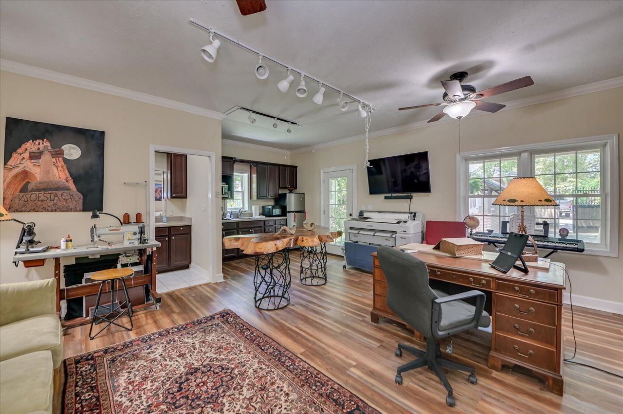 215 SE Barnard Avenue Photo 34