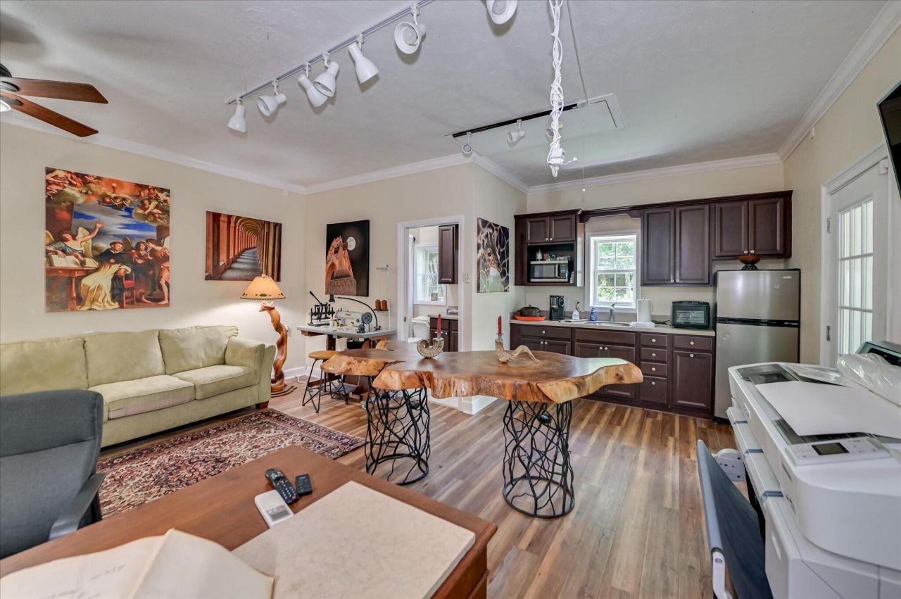 215 SE Barnard Avenue Photo 35