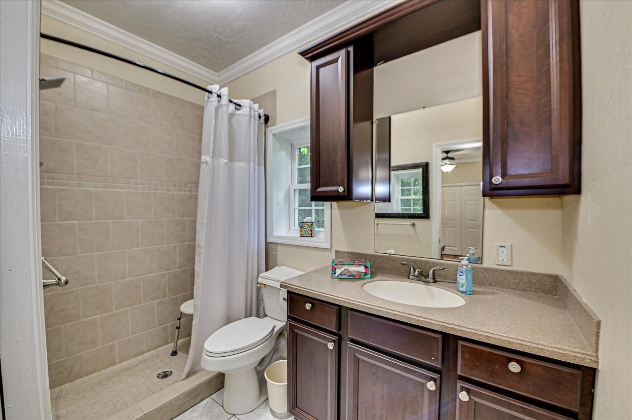 215 SE Barnard Avenue Photo 36