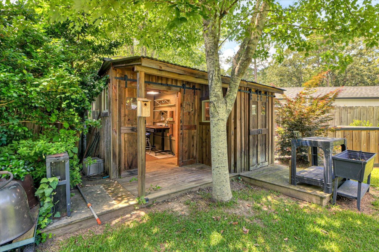 215 SE Barnard Avenue Photo 37