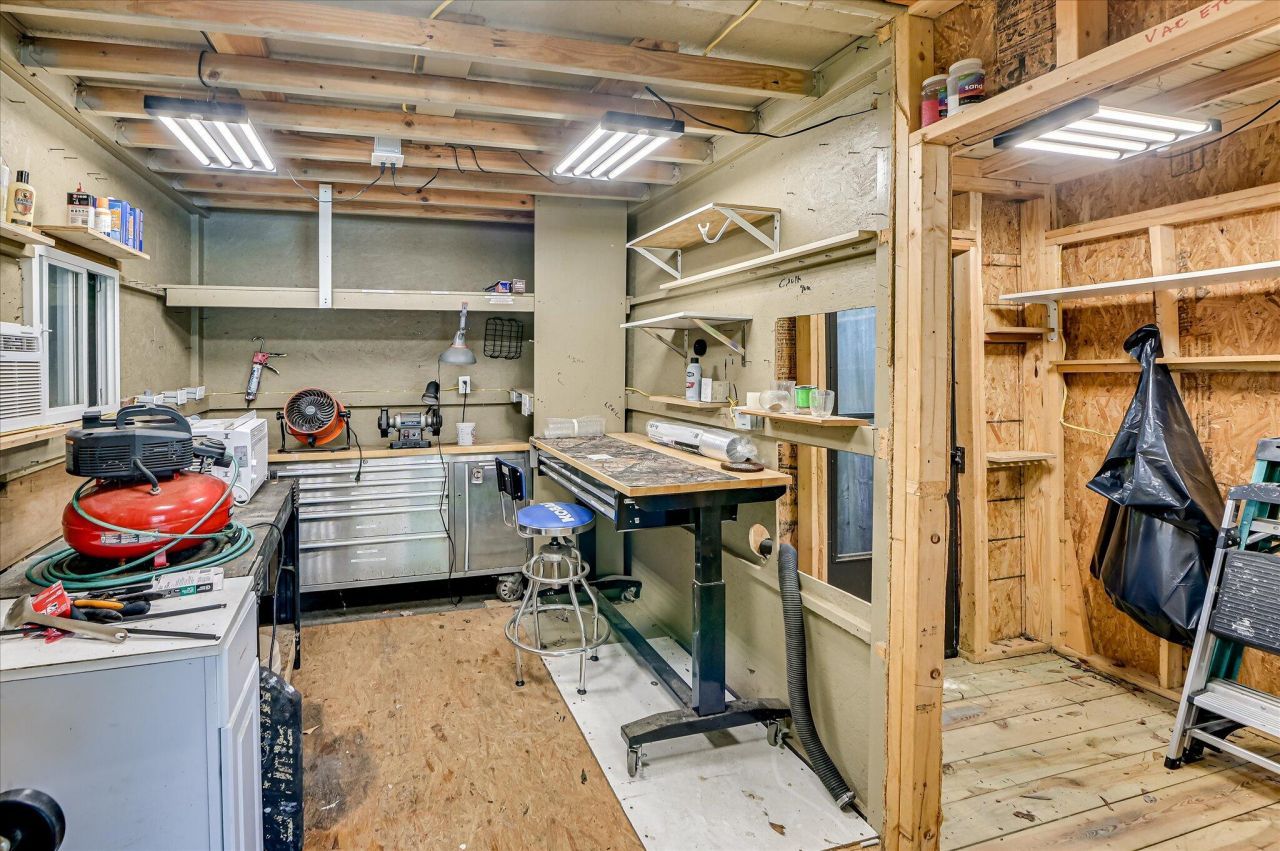 215 SE Barnard Avenue Photo 38