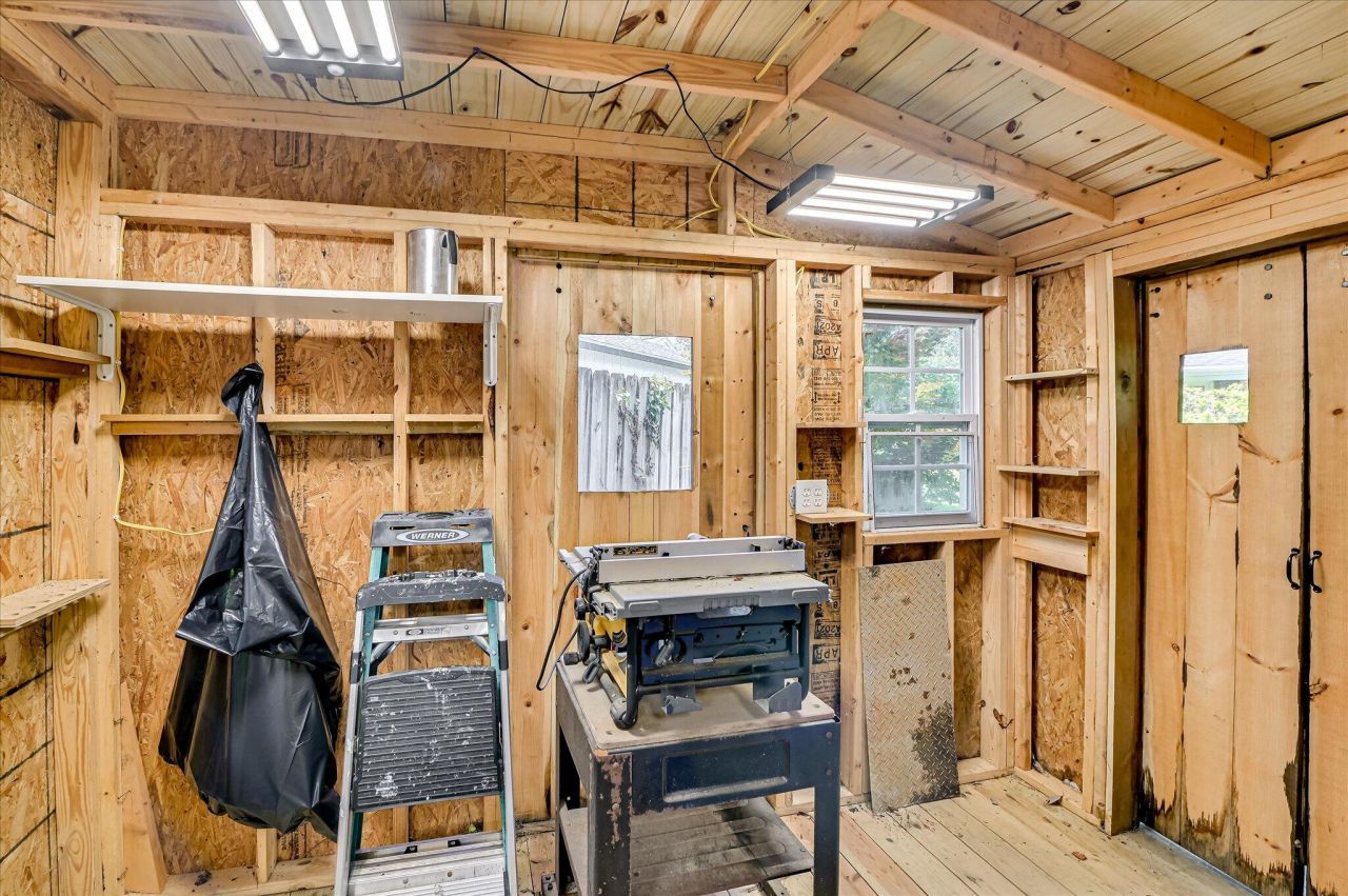 215 SE Barnard Avenue Photo 39