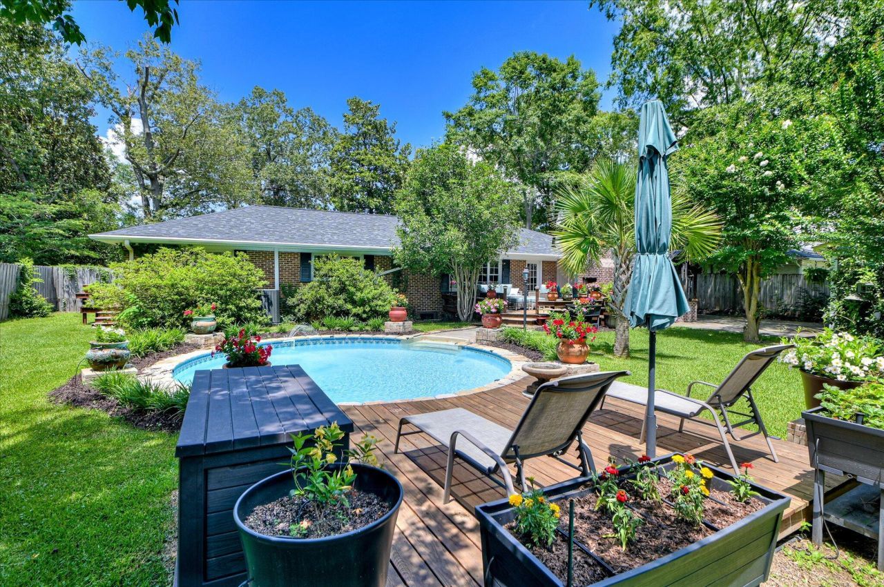 215 SE Barnard Avenue Photo 42