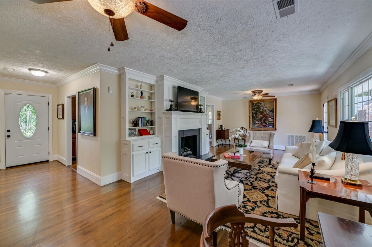 215 SE Barnard Avenue Photo 5