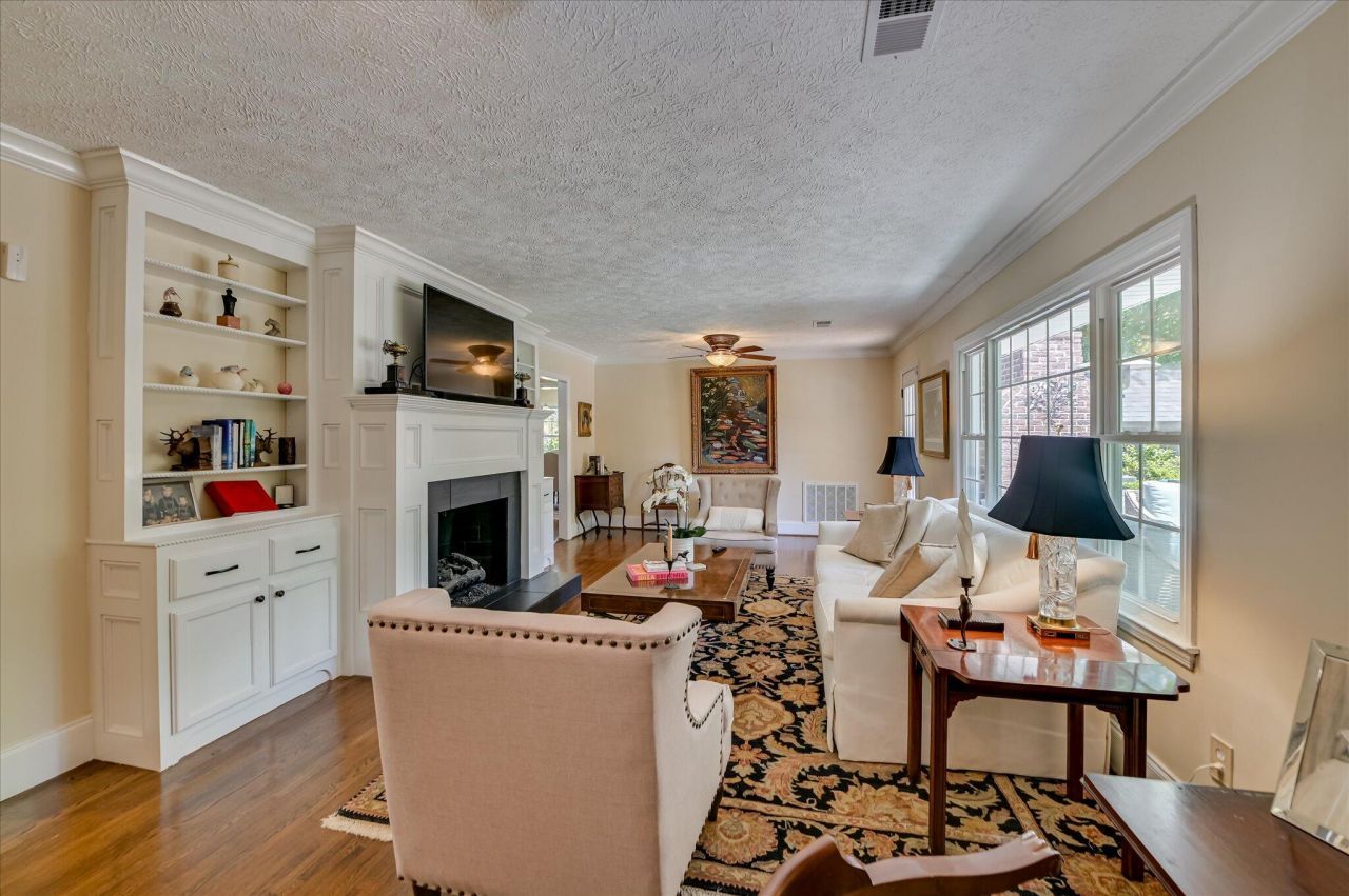 215 SE Barnard Avenue Photo 6