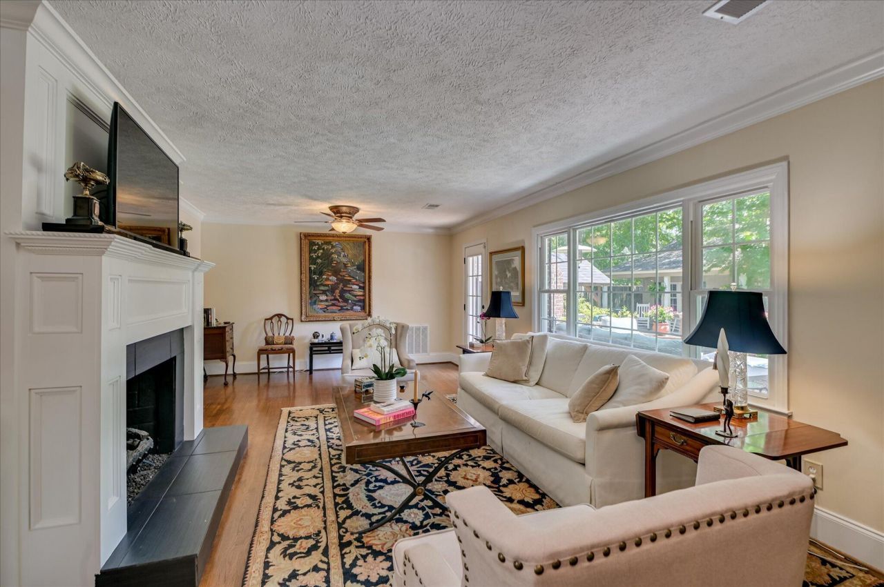 215 SE Barnard Avenue Photo 7