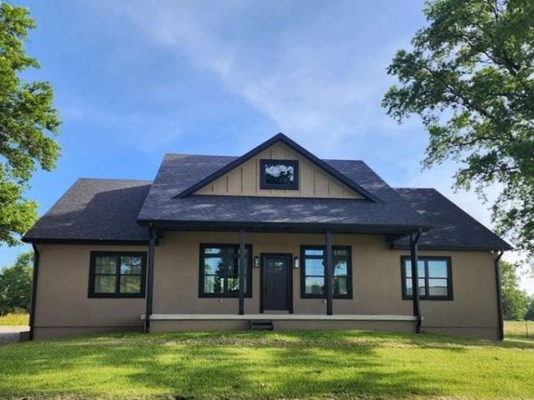 576 E 47 Highway, Girard, KS 66743