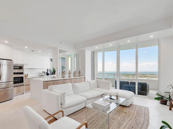 848 Brickell Key Dr, Unit 4002, Miami, FL 33131