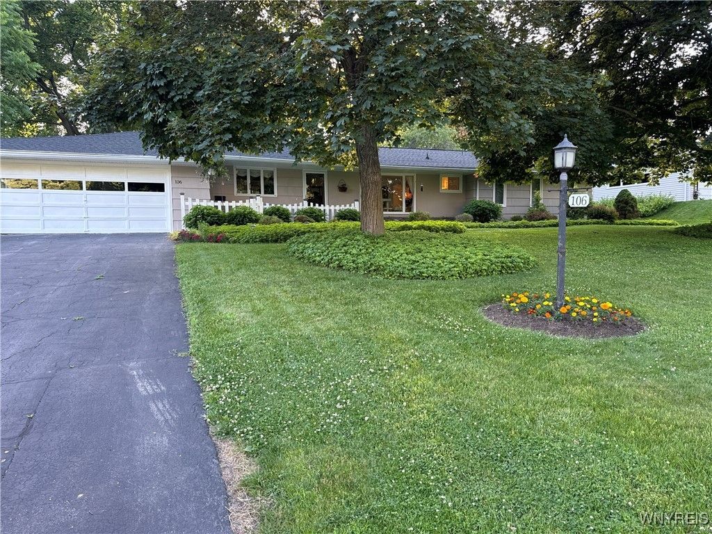 106 Highledge Drive, Penfield, NY 14526 Main Photo