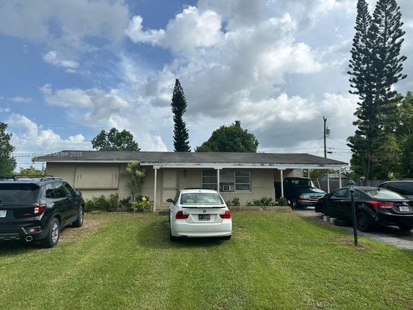 506 York Rd, Lehigh Acres, FL 33936