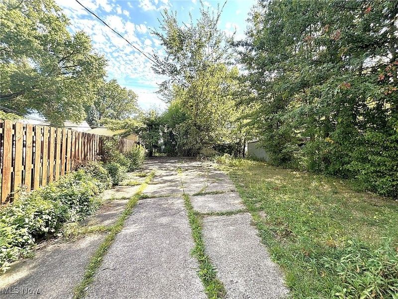 17604 Walden Avenue, Cleveland, OH 44128 Photo 21