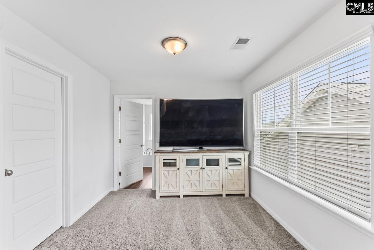 823 Queenshire Lane Photo 10