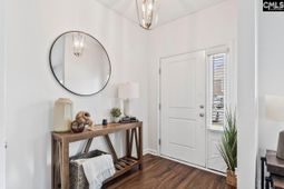 823 Queenshire Lane photo 4