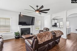 823 Queenshire Lane photo 4