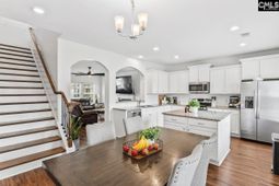 823 Queenshire Lane photo 4