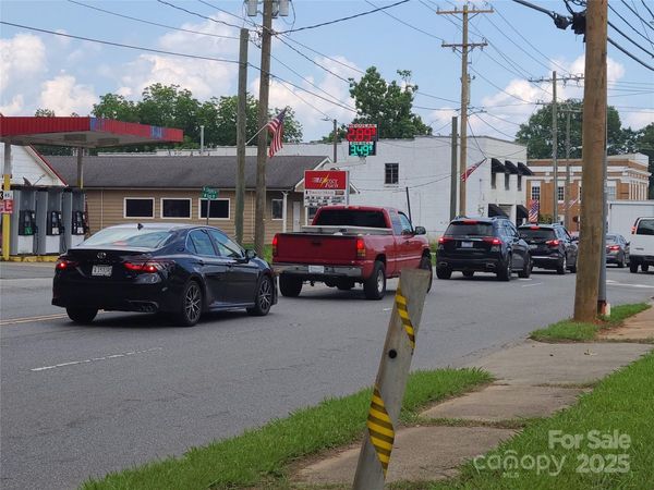 205 W 1st Street, Lowell, NC 28098