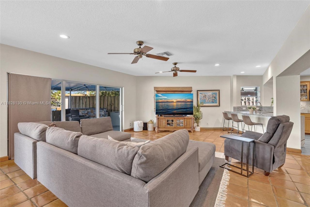 2108 NE 24th St, Wilton Manors, FL 33305 Photo