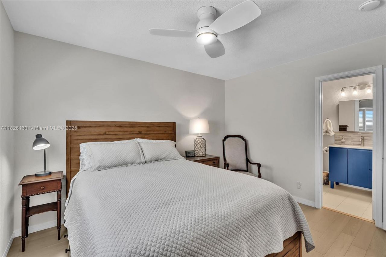 2108 NE 24th St, Wilton Manors, FL 33305 Photo