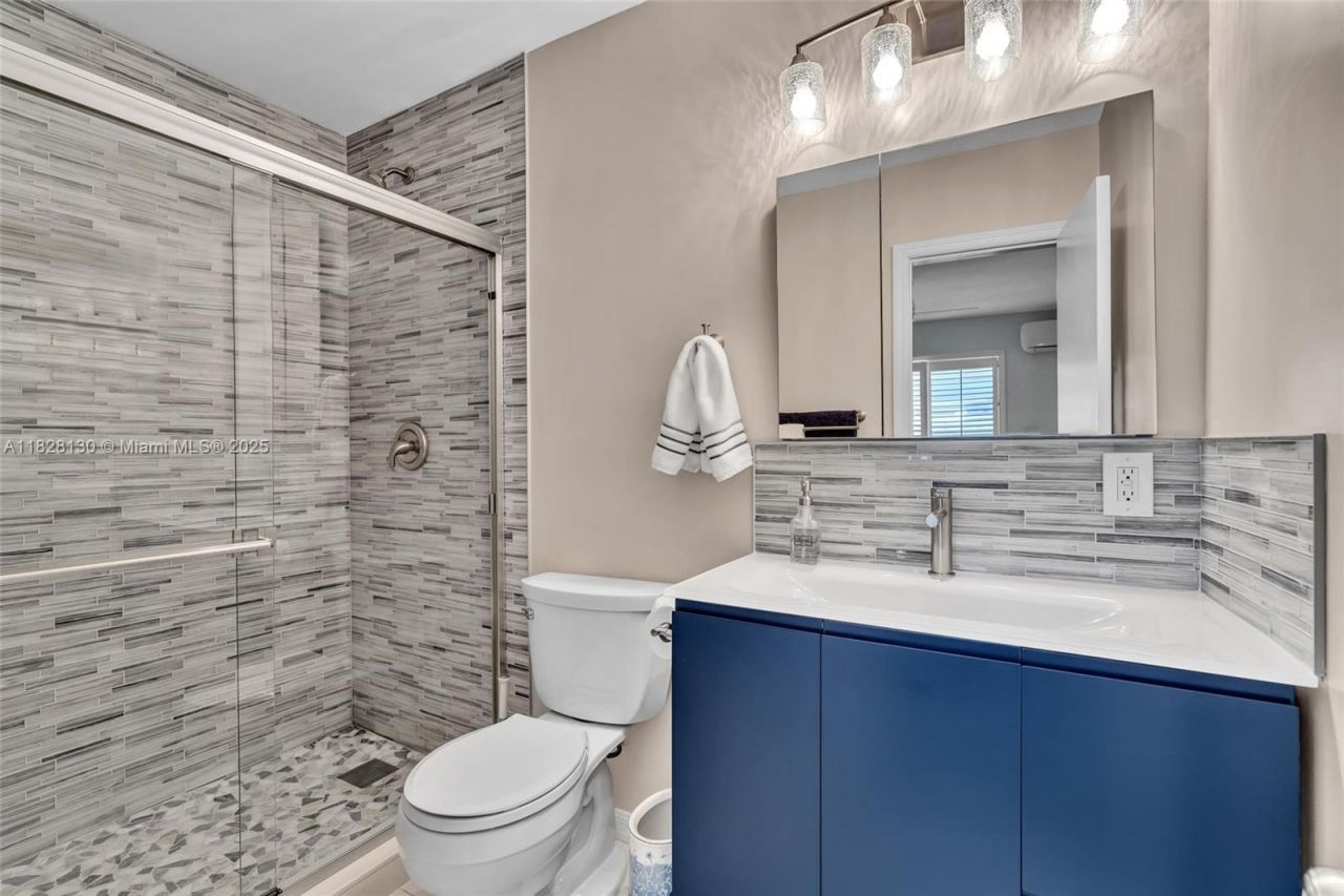 2108 NE 24th St, Wilton Manors, FL 33305 Photo