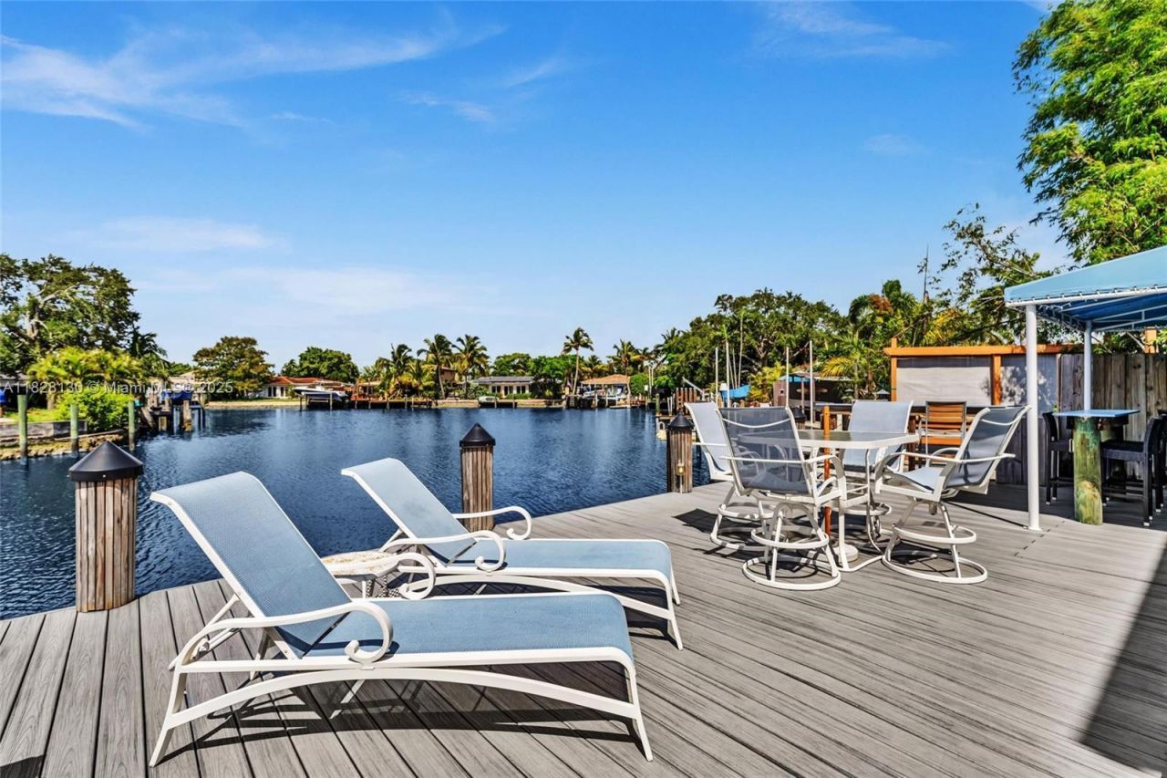 2108 NE 24th St, Wilton Manors, FL 33305 Photo