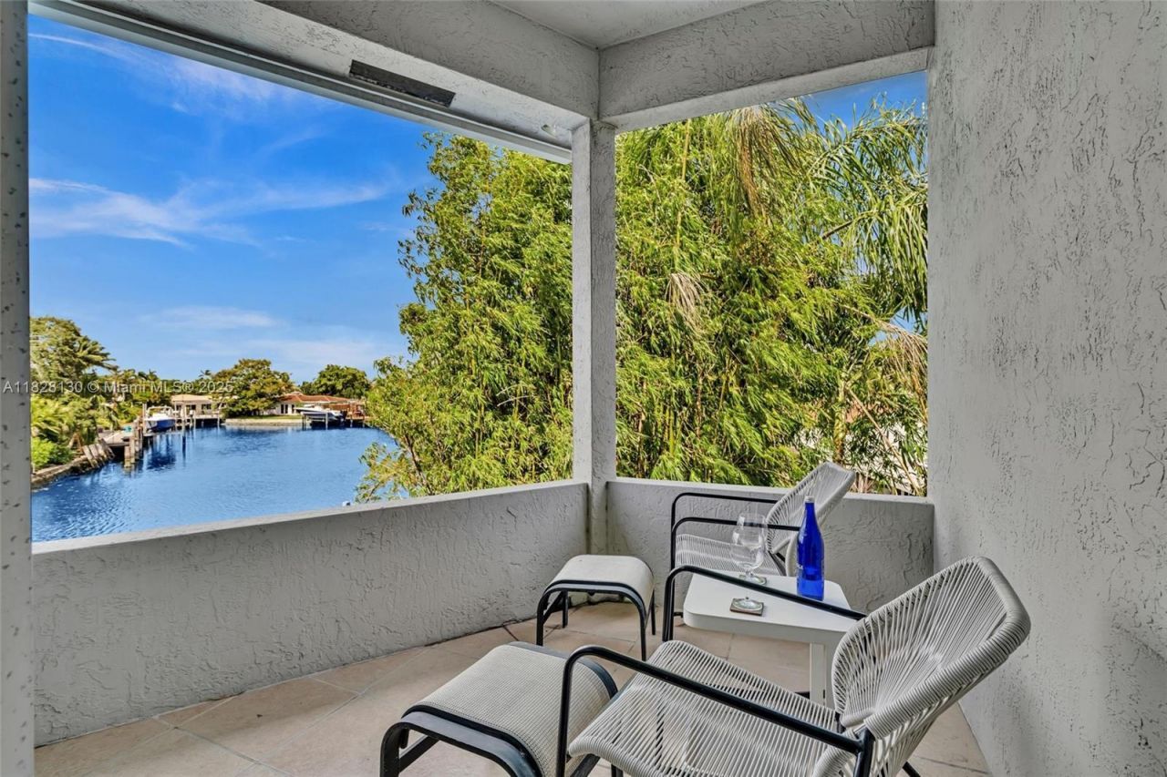 2108 NE 24th St, Wilton Manors, FL 33305 Photo