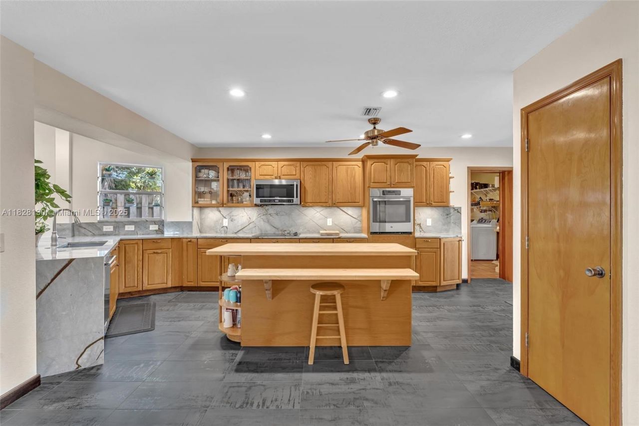 2108 NE 24th St, Wilton Manors, FL 33305 Photo