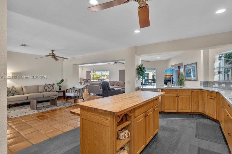 2108 NE 24th St, Wilton Manors, FL 33305 Photo