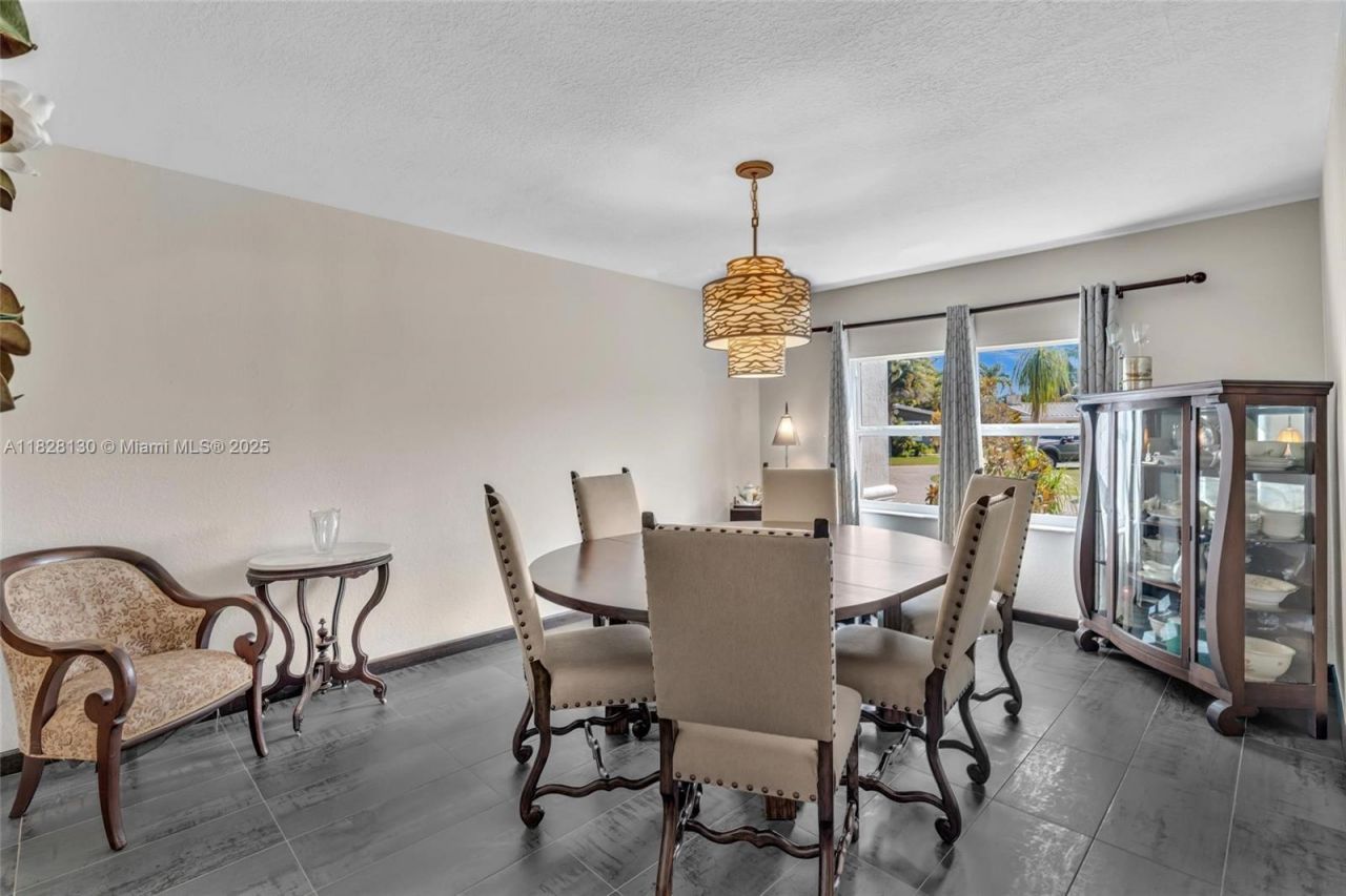 2108 NE 24th St, Wilton Manors, FL 33305 Photo