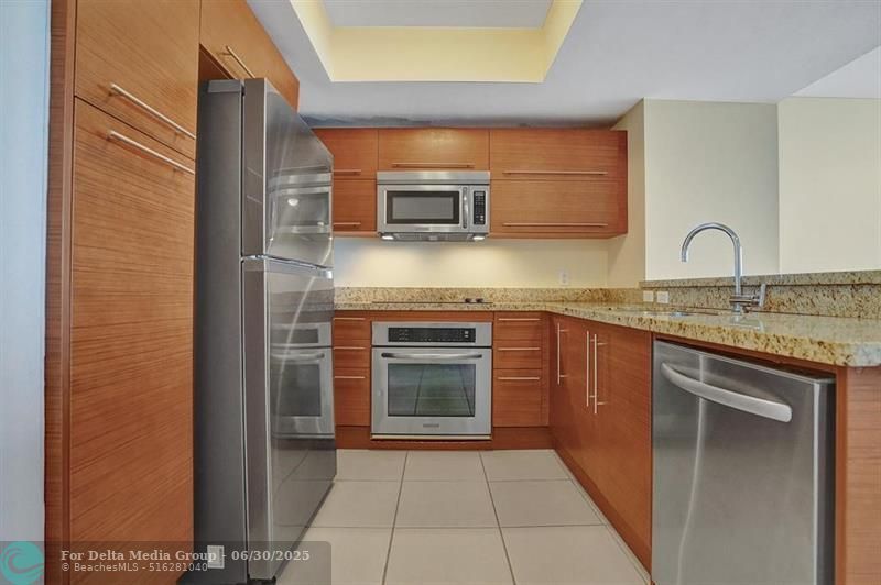 2641 N Flamingo Road, Unit 406N, Sunrise, FL 33323 Photo