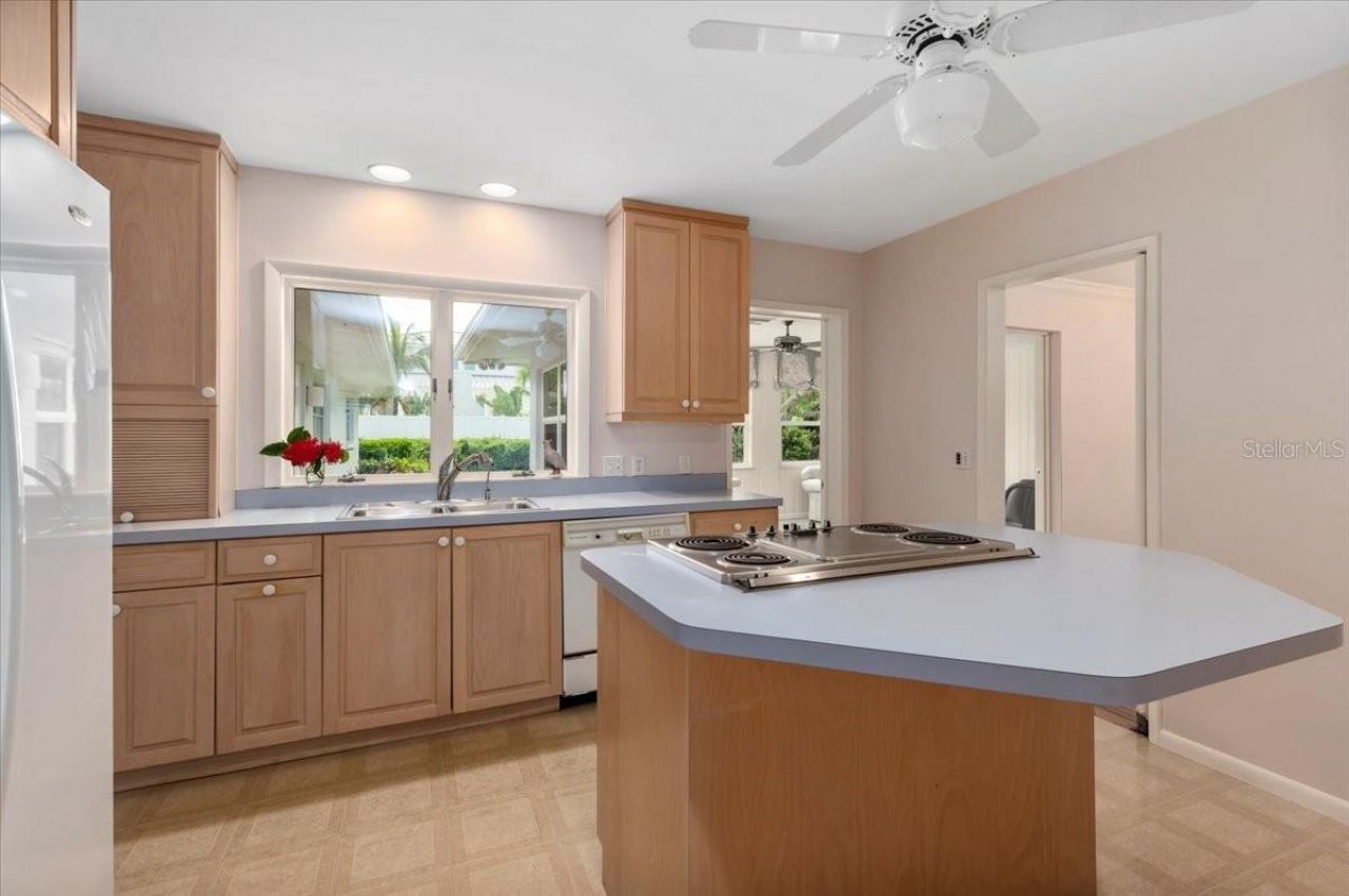 1541 Flower Drive, Sarasota, FL 34239 Photo