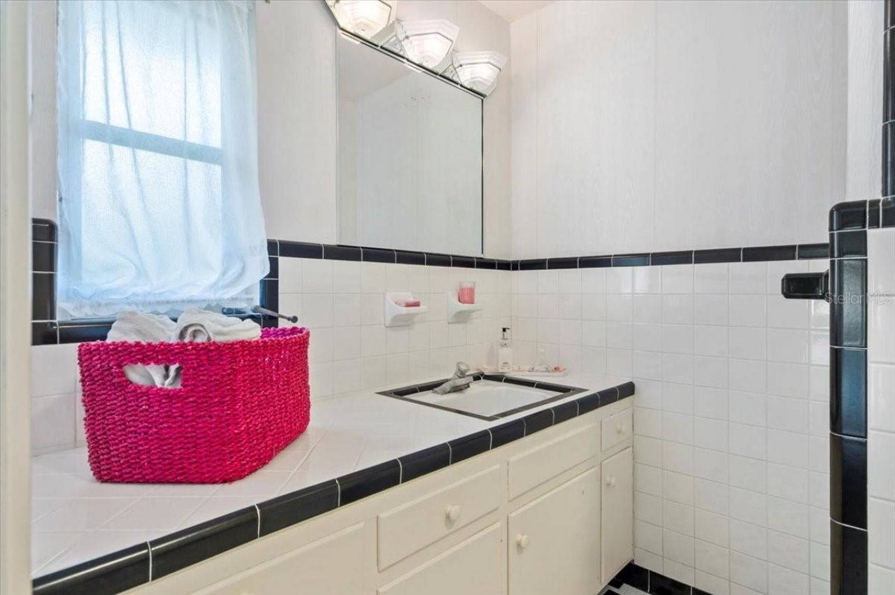 1541 Flower Drive, Sarasota, FL 34239 Photo