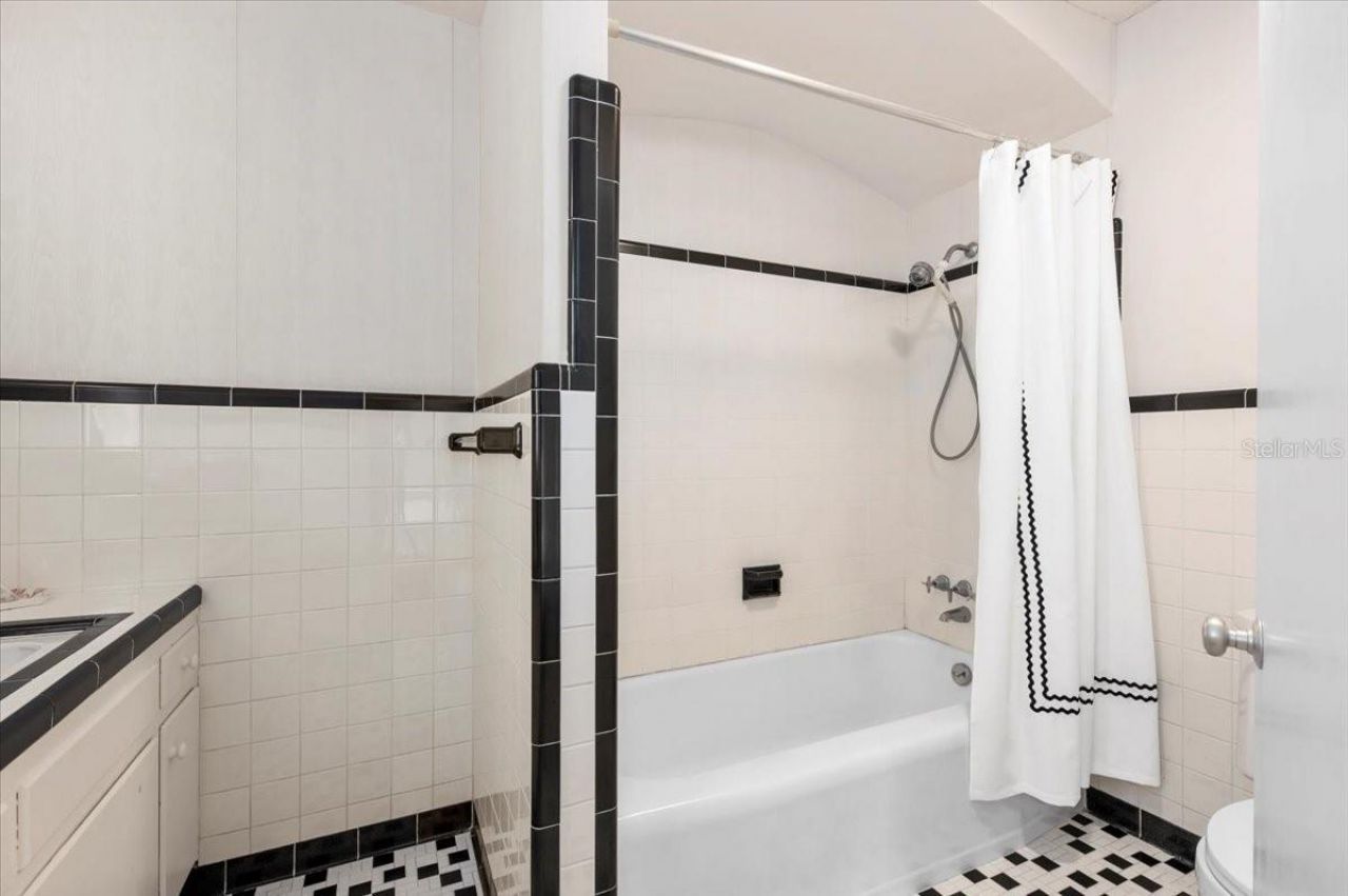 1541 Flower Drive, Sarasota, FL 34239 Photo