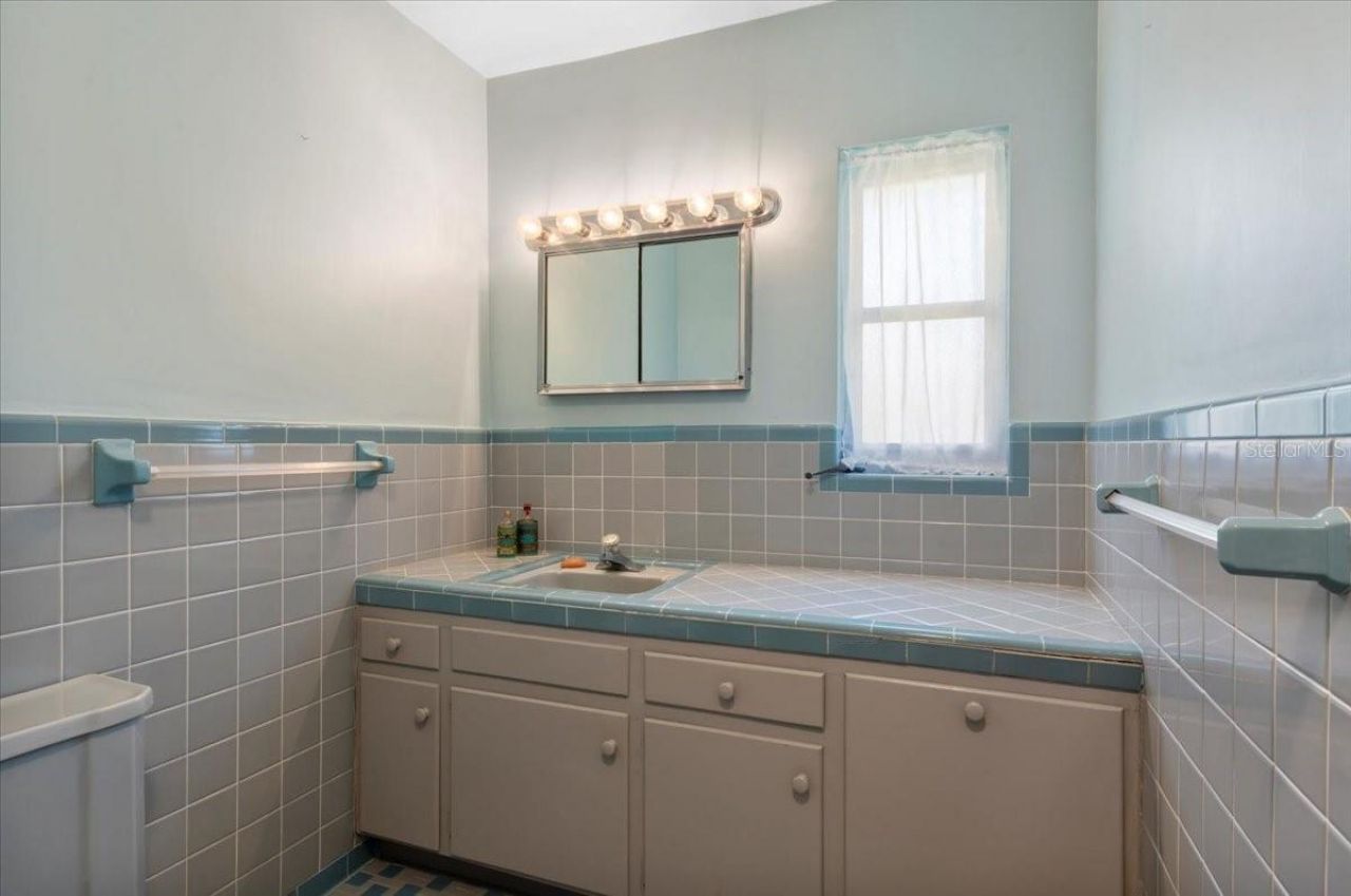 1541 Flower Drive, Sarasota, FL 34239 Photo