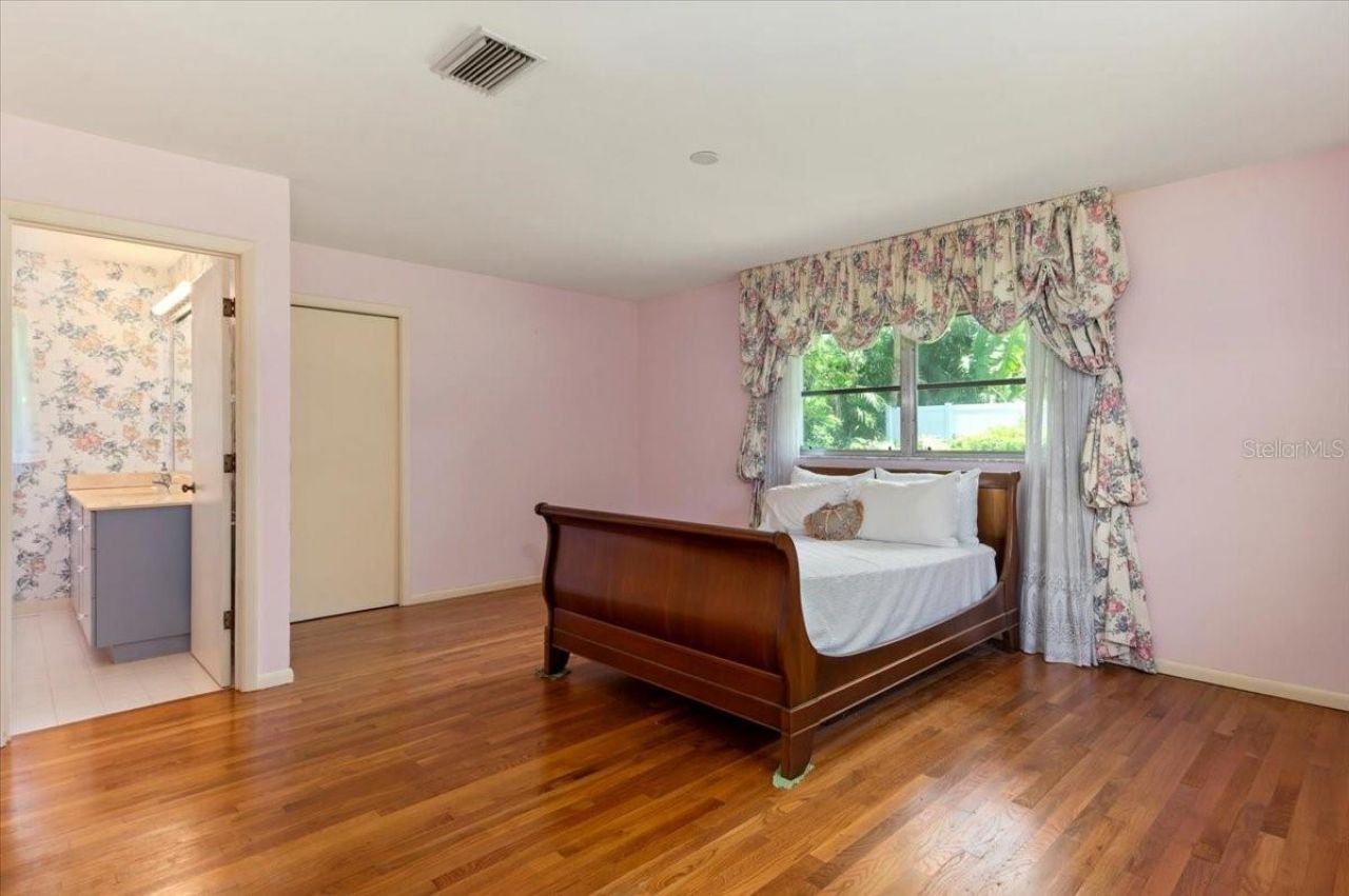 1541 Flower Drive, Sarasota, FL 34239 Photo