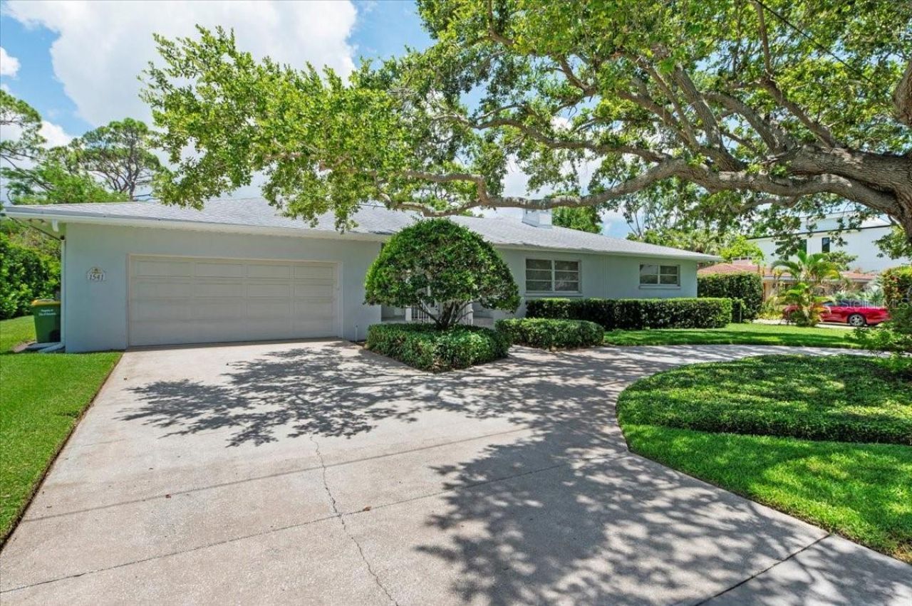1541 Flower Drive, Sarasota, FL 34239 Photo
