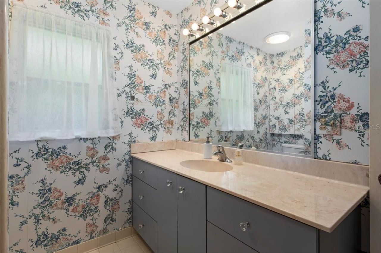 1541 Flower Drive, Sarasota, FL 34239 Photo