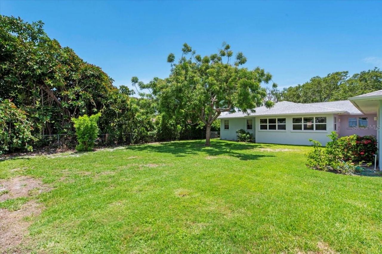 1541 Flower Drive, Sarasota, FL 34239 Photo